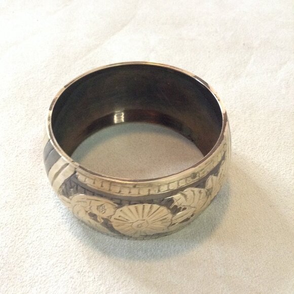 VTG Antiqued Brass Chunky Bangle Bracelet; Hand Etched, Floral Design, Patina - Picture 1 of 4
